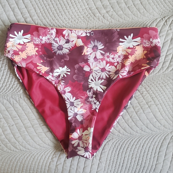 High-waisted reversible bikini bottoms. Size small. New condition - Picture 1 of 4